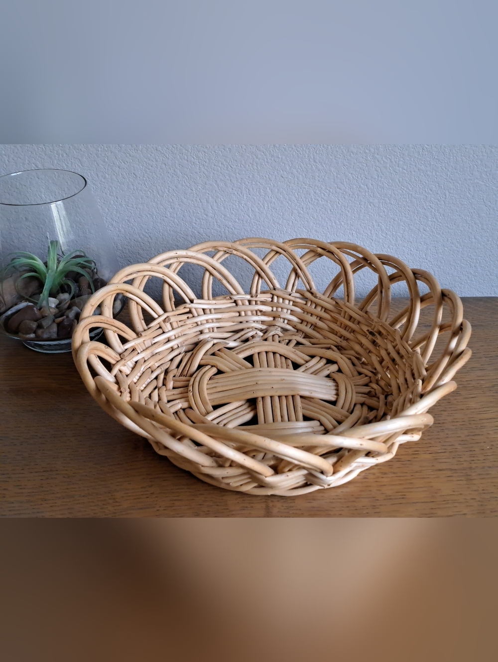 Vintage Round Scalloped Wicker Serving Basket Tray